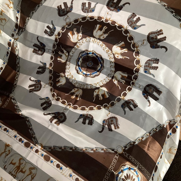 Vintage elephant scarf - Picture 3 of 6